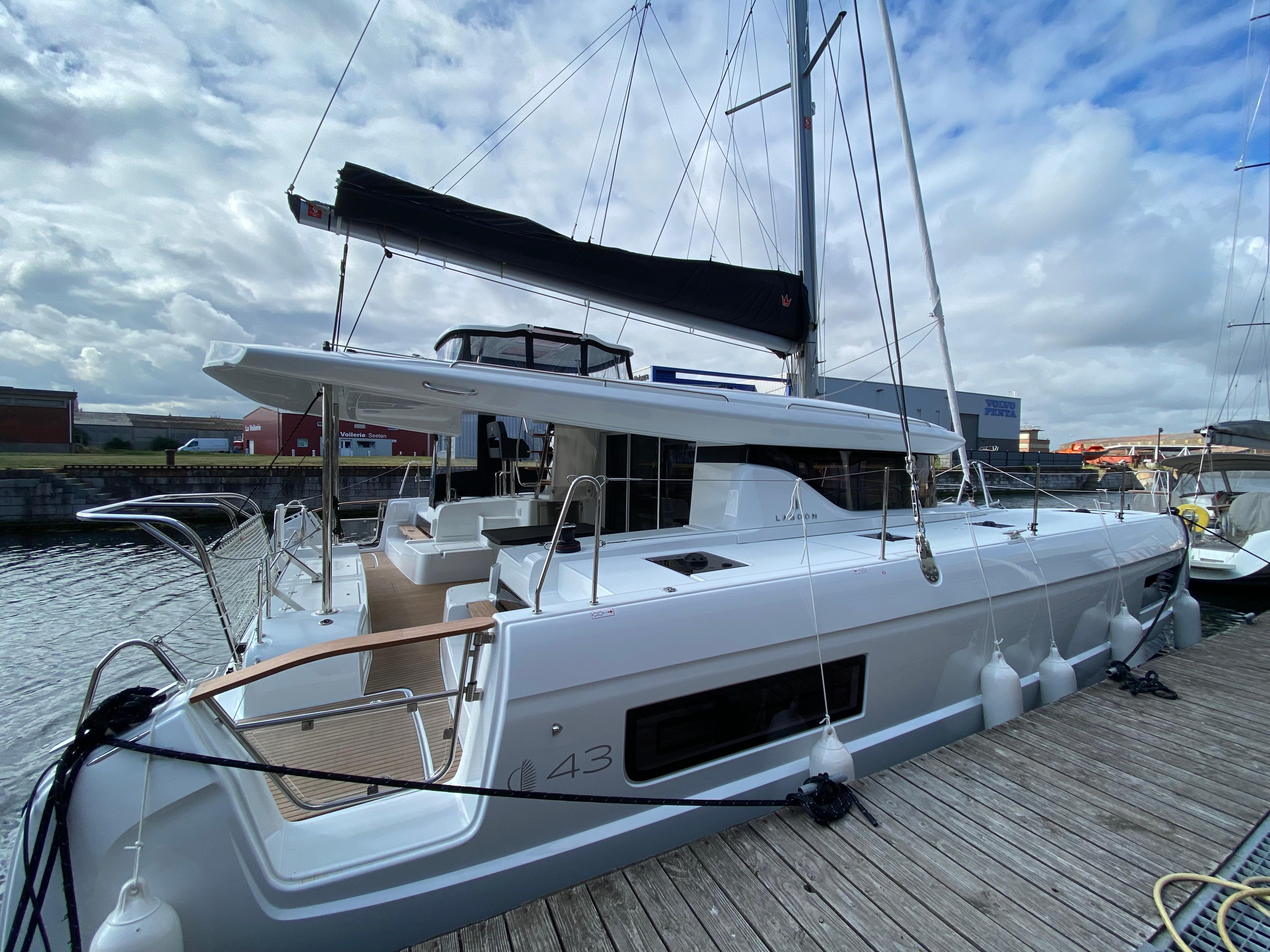 2025 Lagoon 43