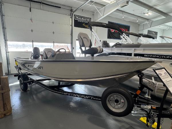 Starcraft Patriot 16 SC 2025 Starcraft Patriot 16 SC boat on display in showroom with trailer.