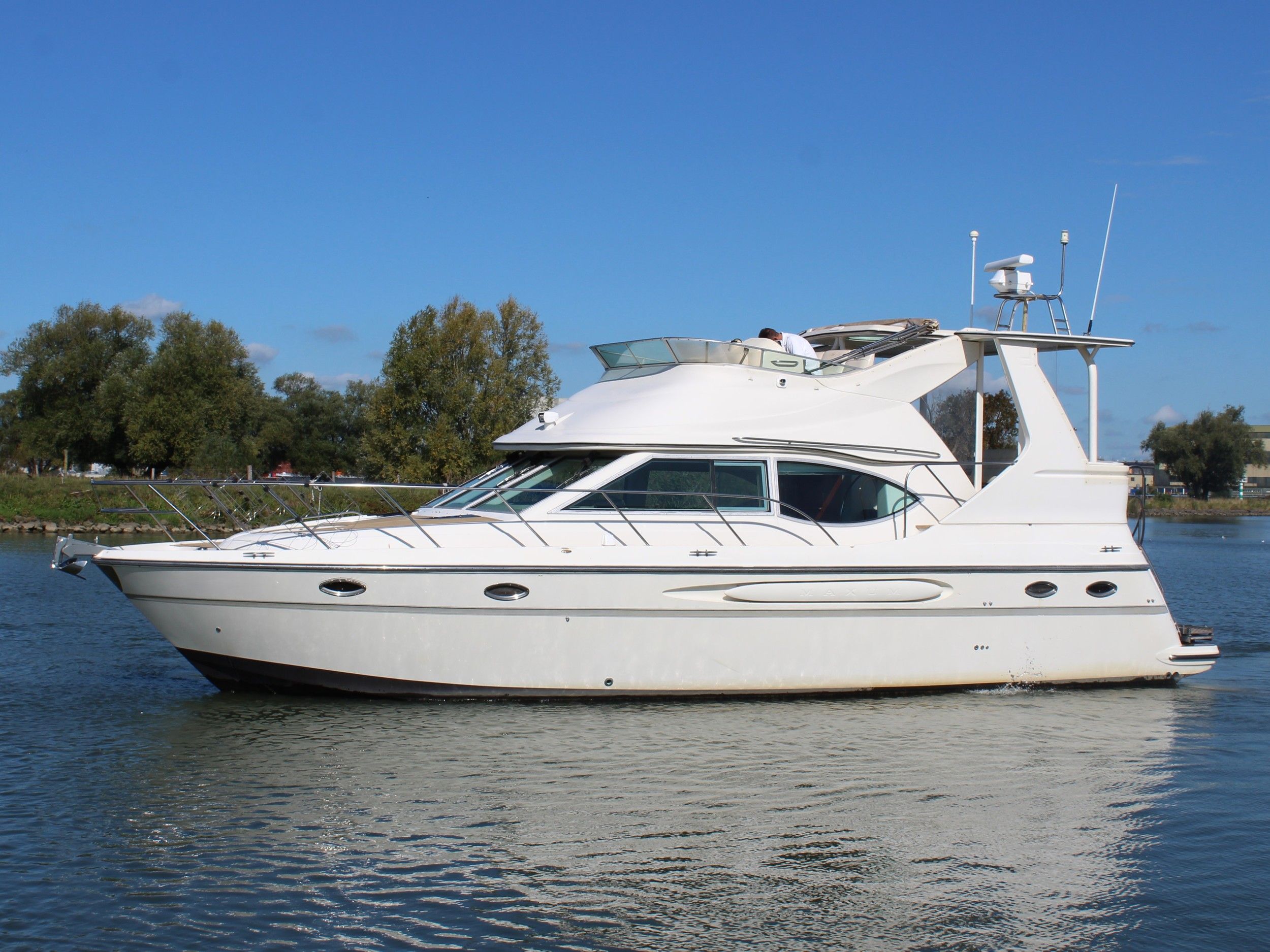 1997 Maxum 4100 SCA