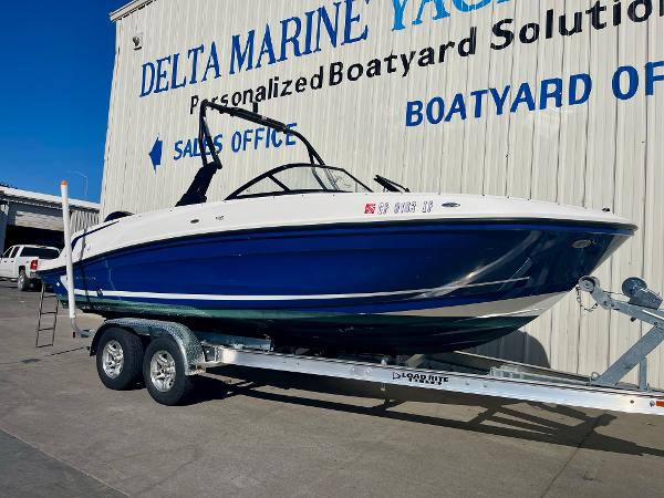 Bayliner VR6 Bowrider OB 2021 Bayliner VR6 Bowrider OB on trailer at Delta Marine Yachts.