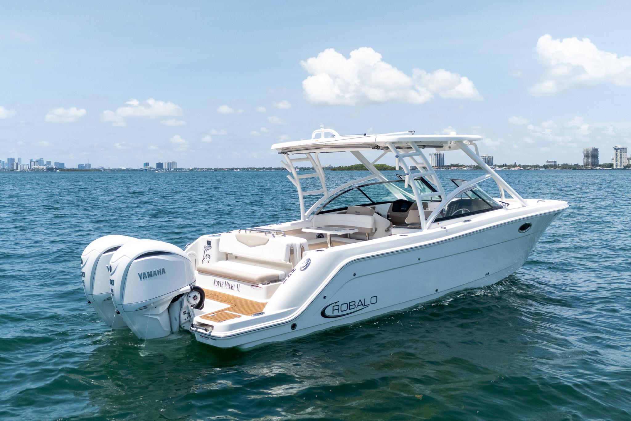 Robalo R317 Dual Console 2024 Robalo R317 Dual Console boat on open water, featuring twin Yamaha engines.