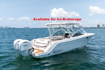 2024 Robalo R317 Dual Console