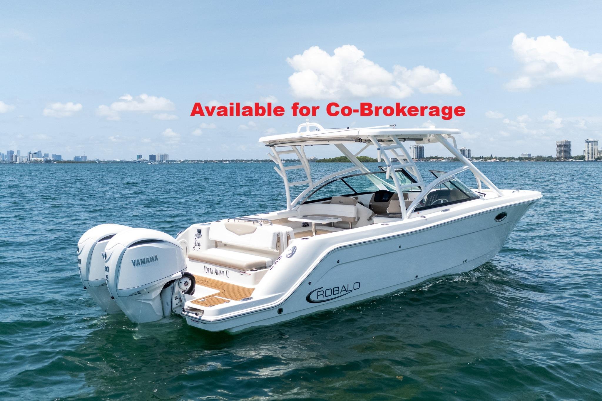 2024 Robalo R317 Dual Console