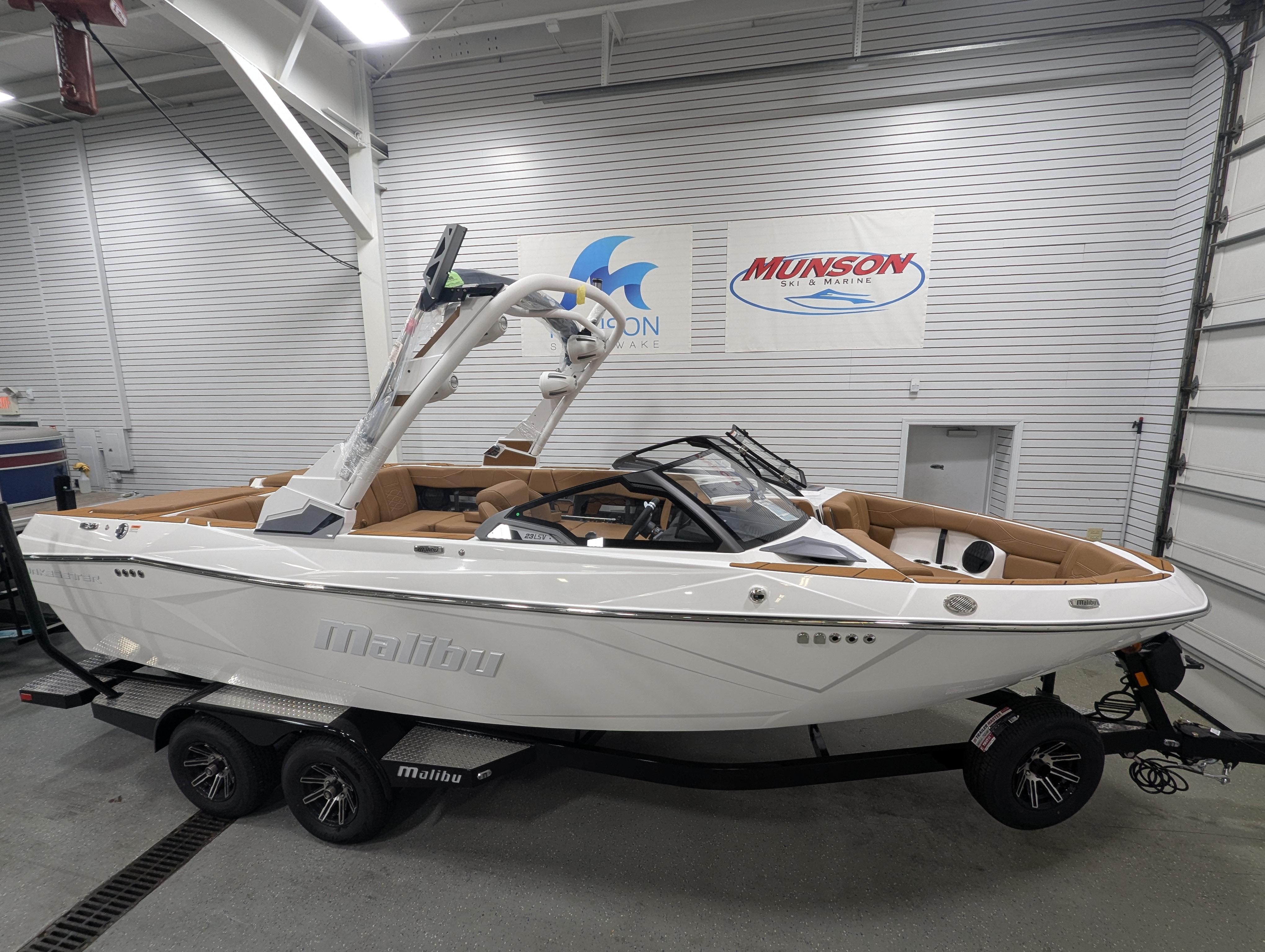 2026 Malibu 23 LSV