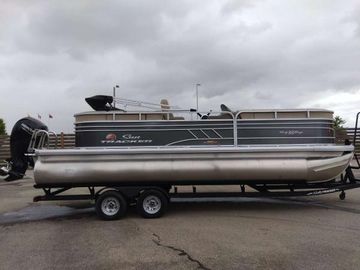 2023 Sun Tracker Party Barge 22 RF DLX