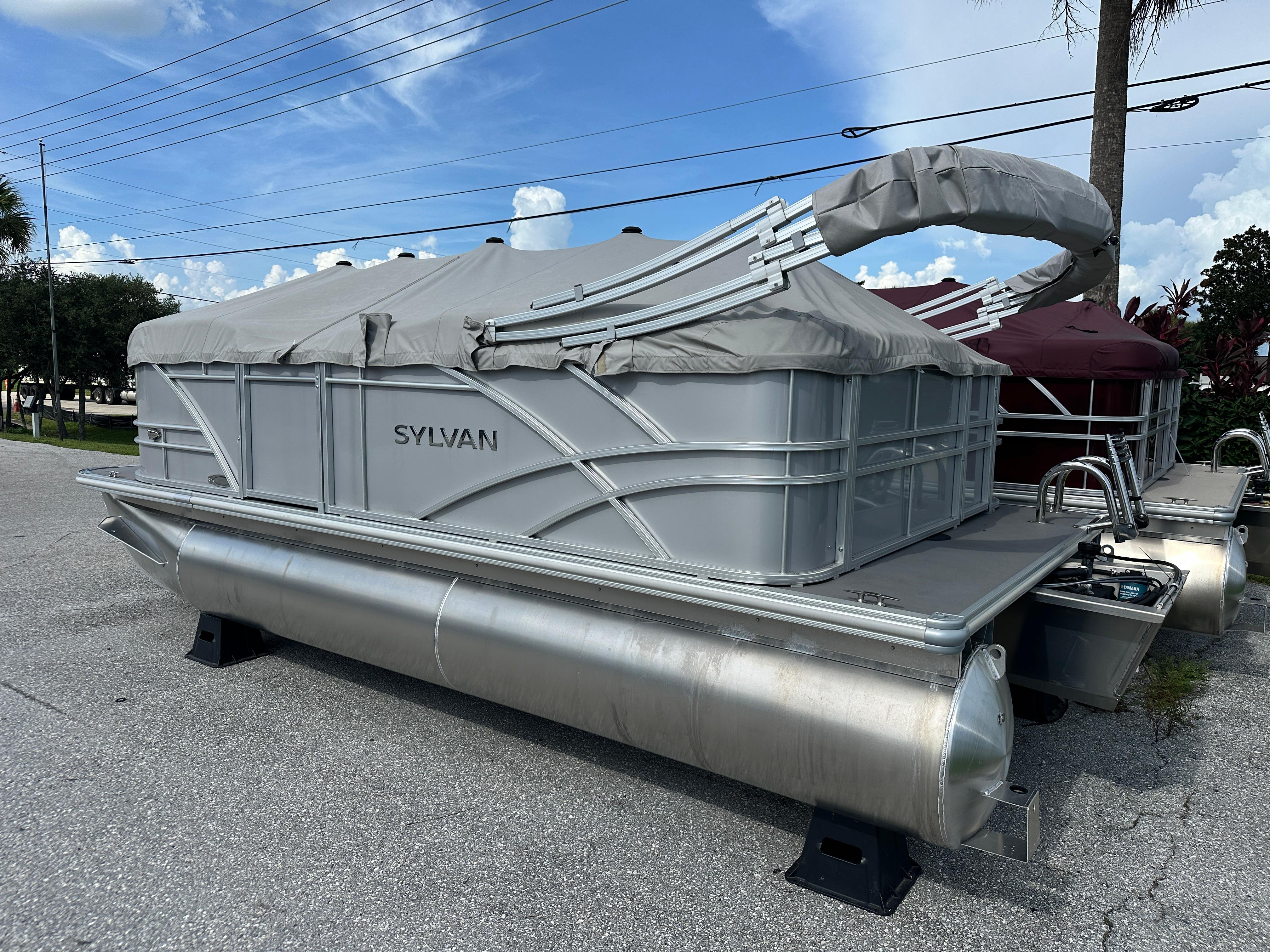 2025 Sylvan Mirage 818 Cruise