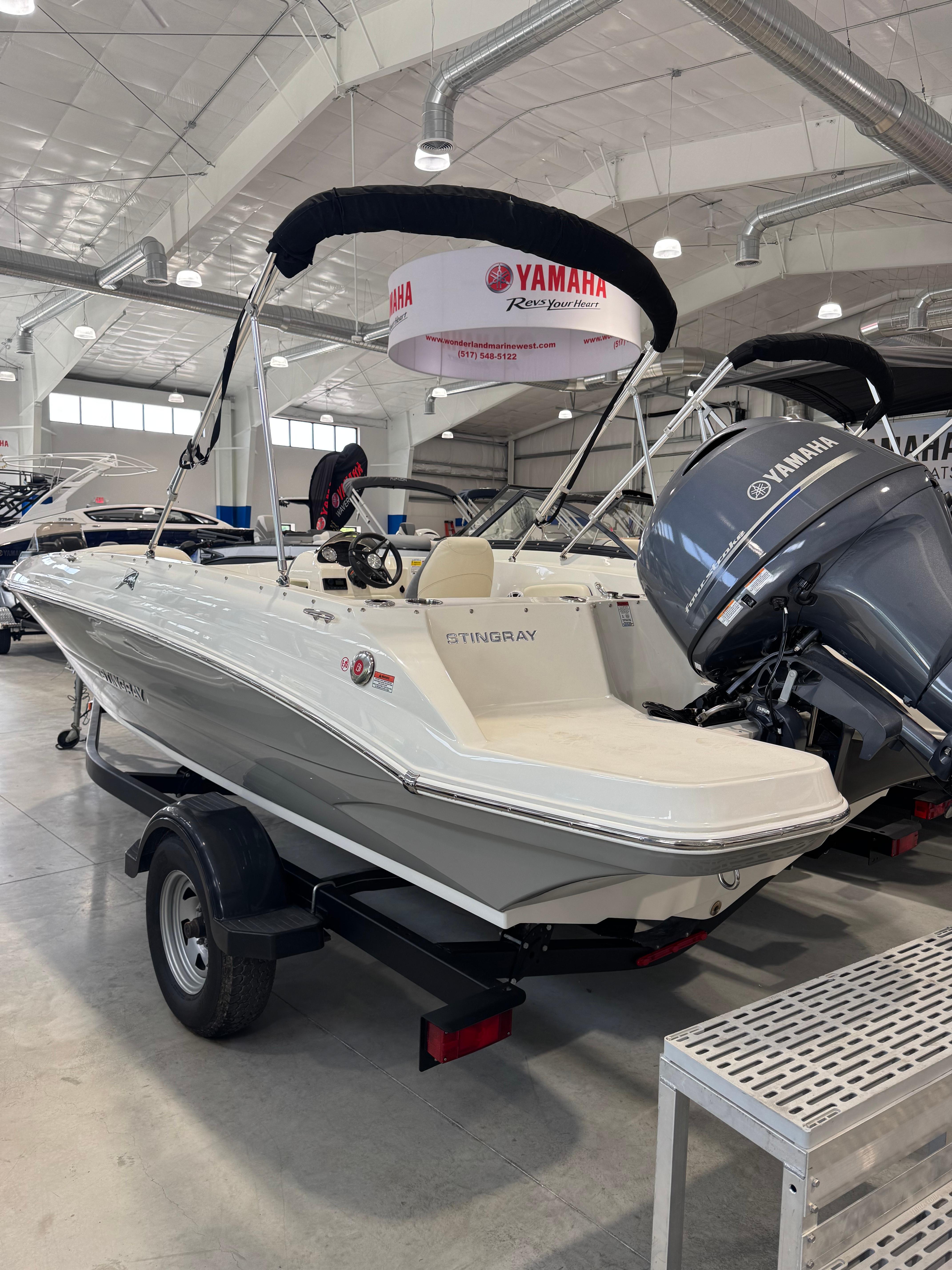 2023 Stingray 182SC