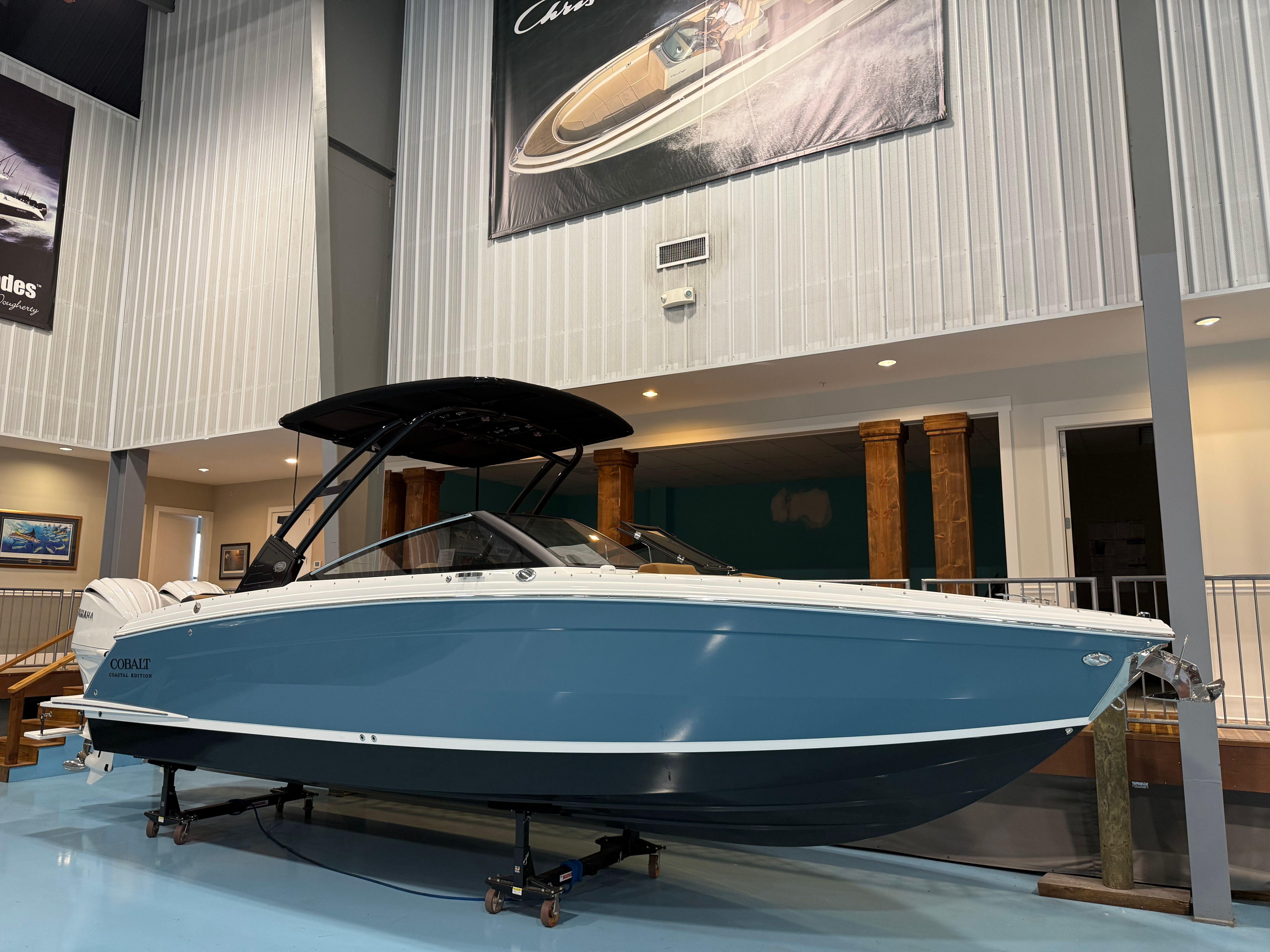 2025 Cobalt R8 Outboard