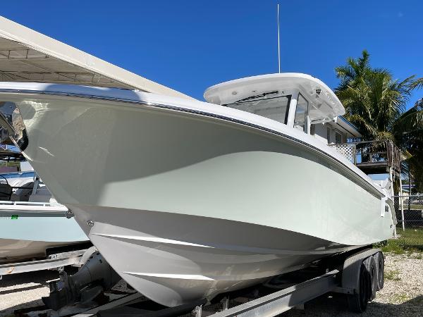 2026 Everglades 315 Center Console