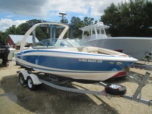 Regal 2300 Bowrider Starboard Bow