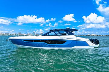 2026 Cruisers Yachts 50 GLS