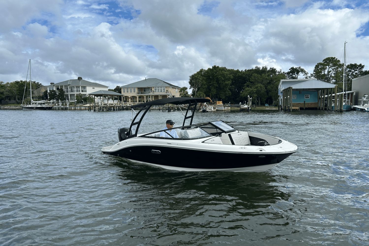 2025 Sea Ray SPX 190 Outboard