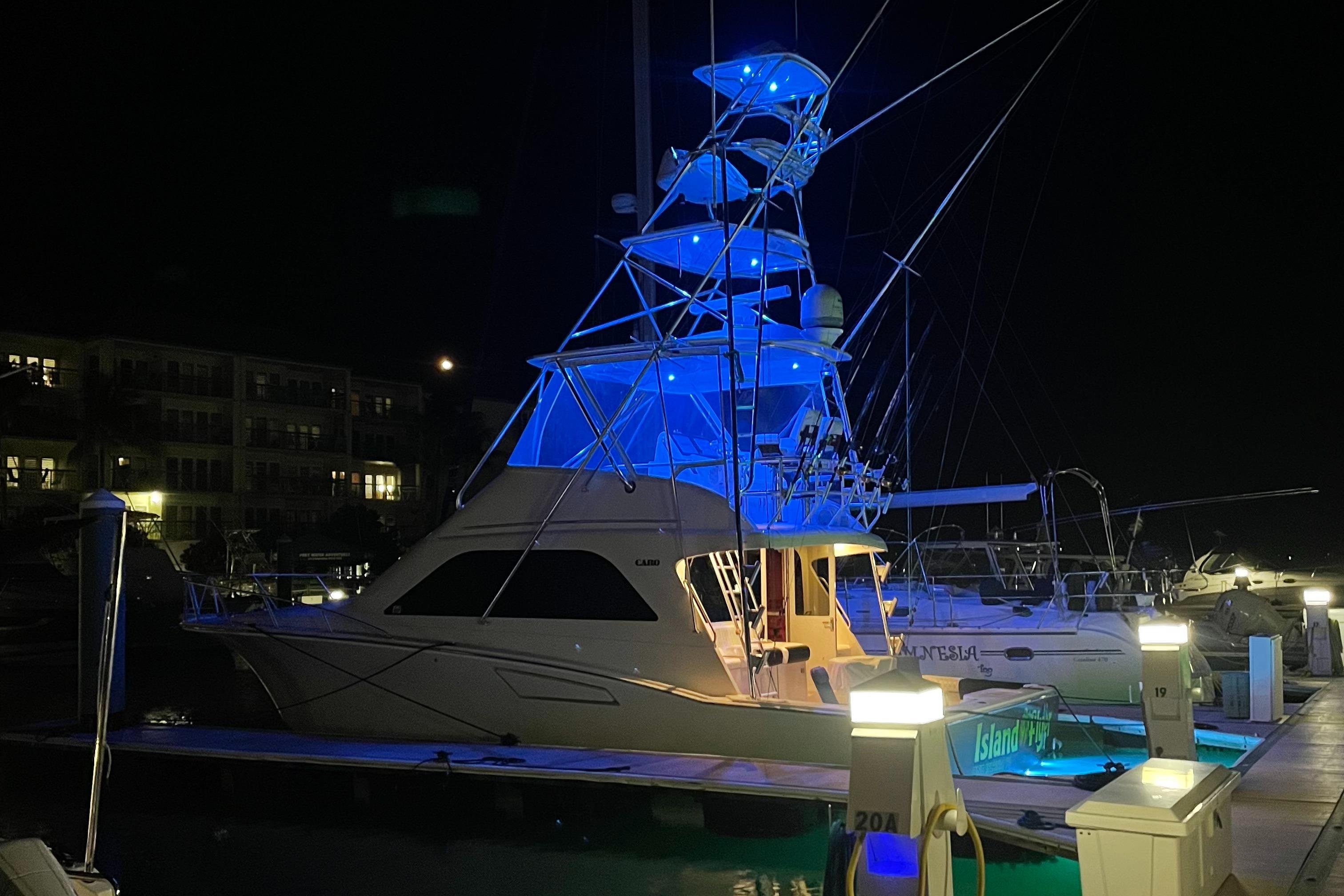 2005 Cabo 40 Flybridge