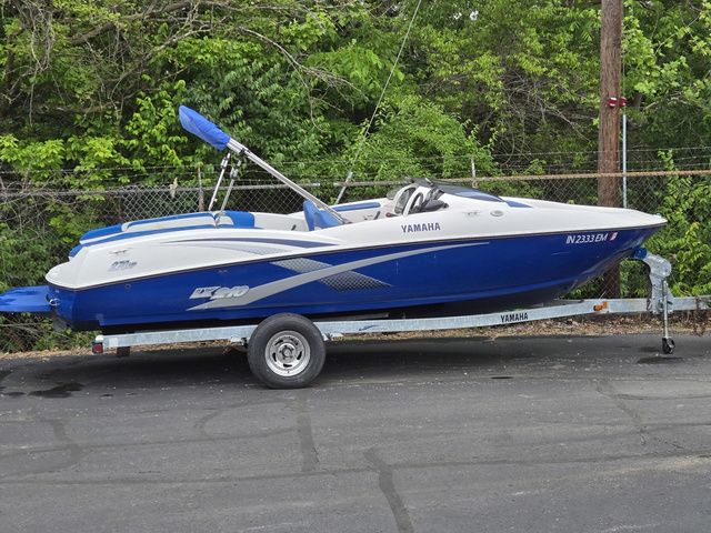 2004 Yamaha Boats LX210