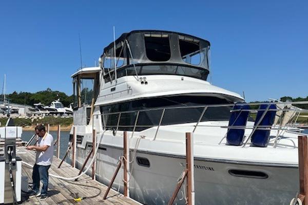 1989 Carver 3807 Aft Cabin Motoryacht
