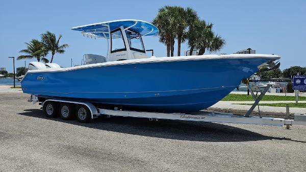 2023 Sea Hunt Ultra 305 SE