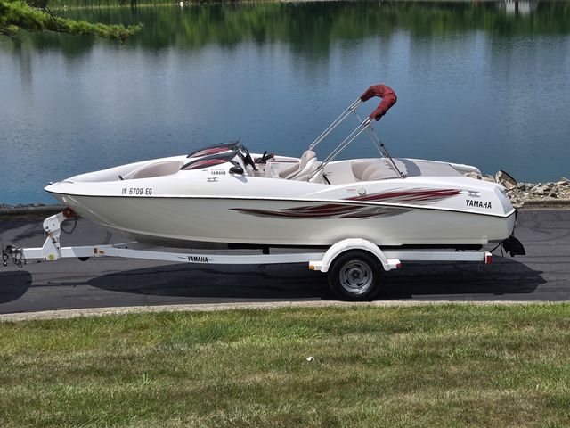 2001 Yamaha Boats LS2000