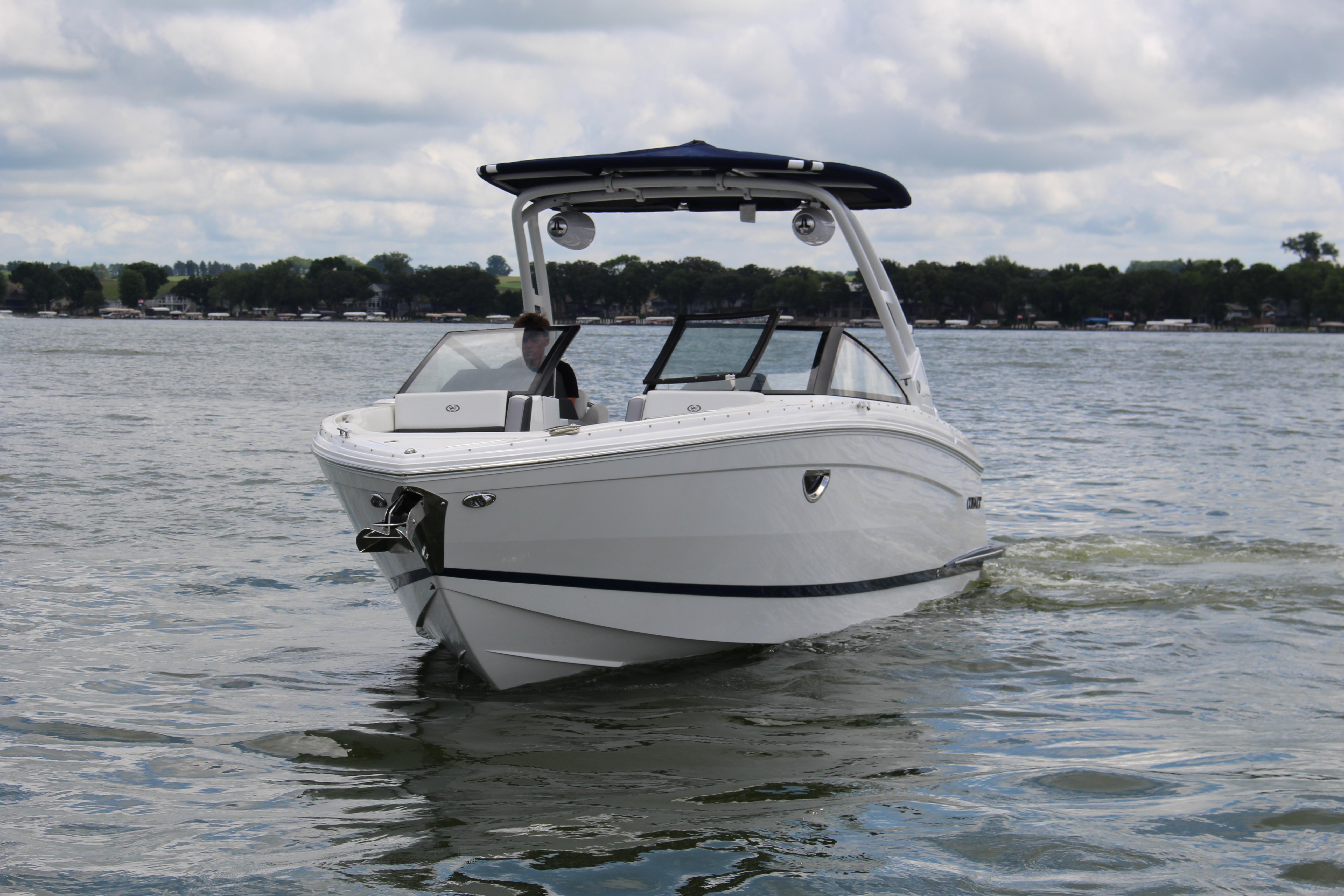 2024 Cobalt R8 Outboard