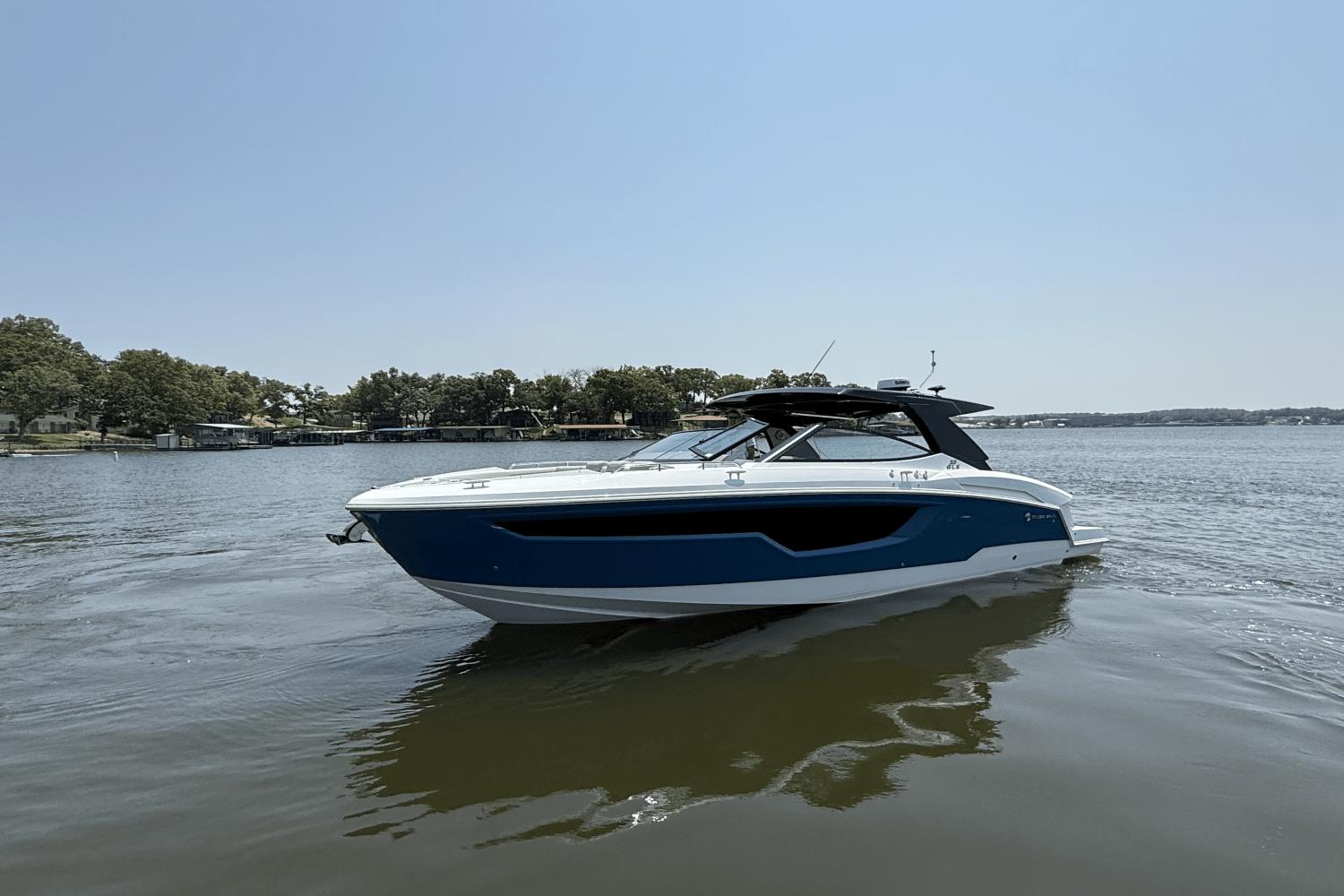 2025 Cruisers Yachts 38 GLS