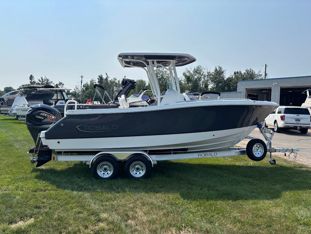 Robalo R230 2026 Robalo R230 1