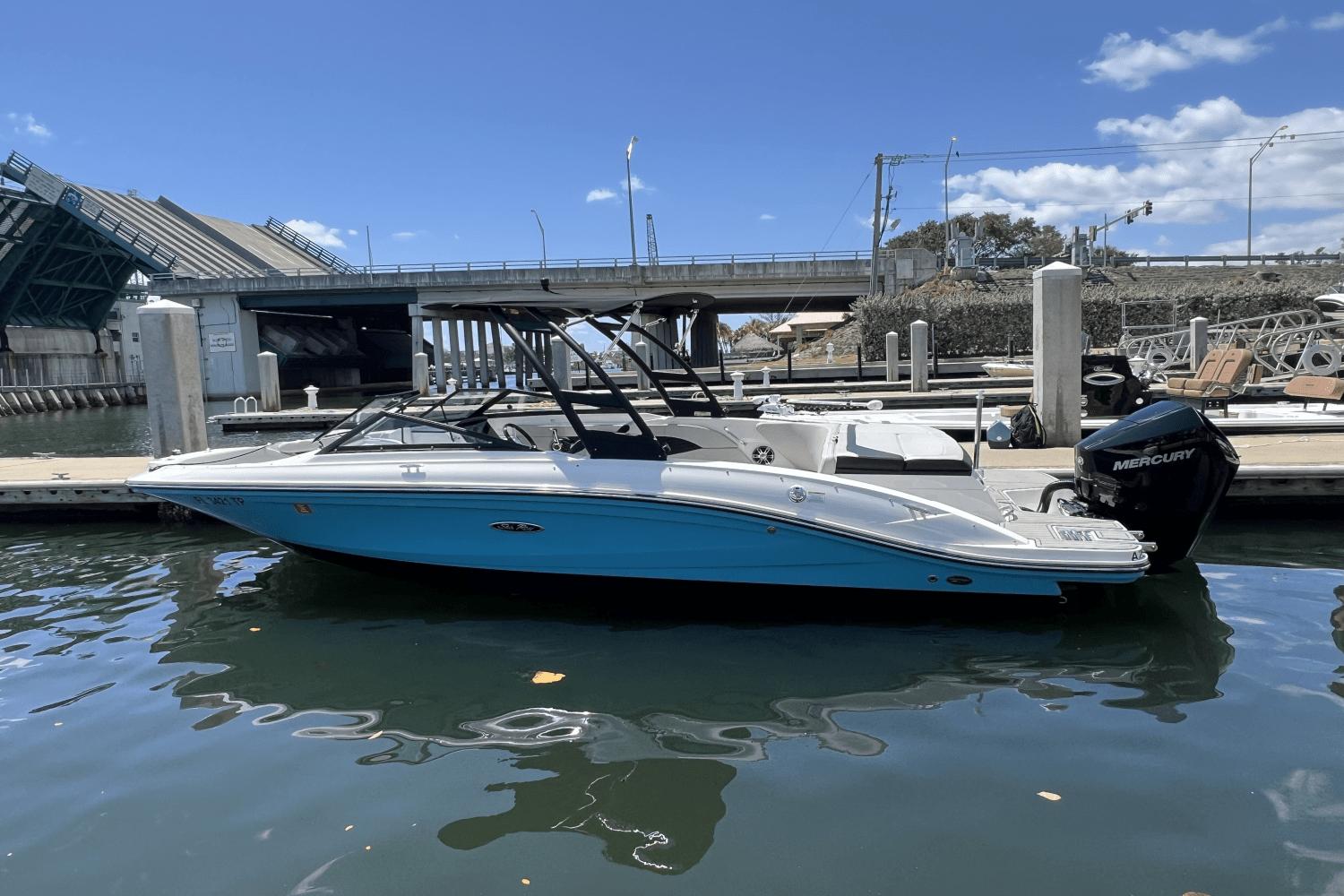 2023 Sea Ray SPX 210 Outboard
