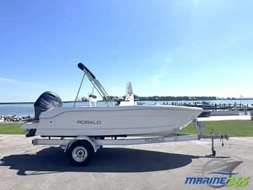 2025 Robalo R160 Center Console