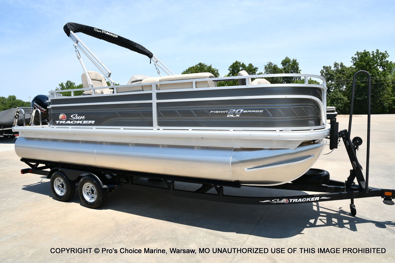 2025 Sun Tracker Fishin' Barge 20 DLX