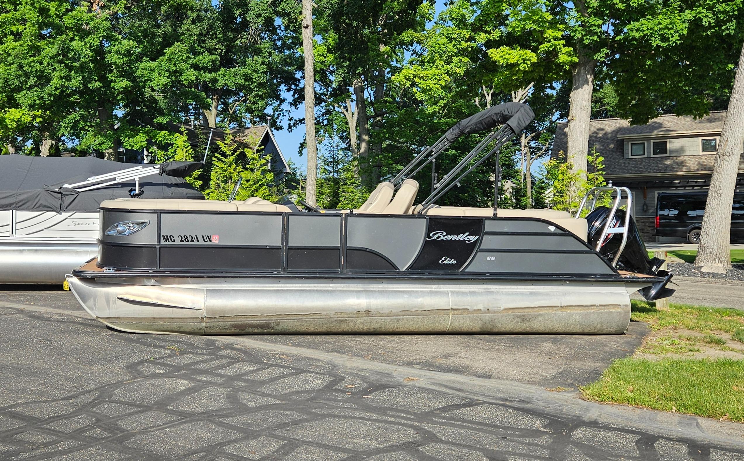 2022 Bentley Pontoons Elite 220 Admiral