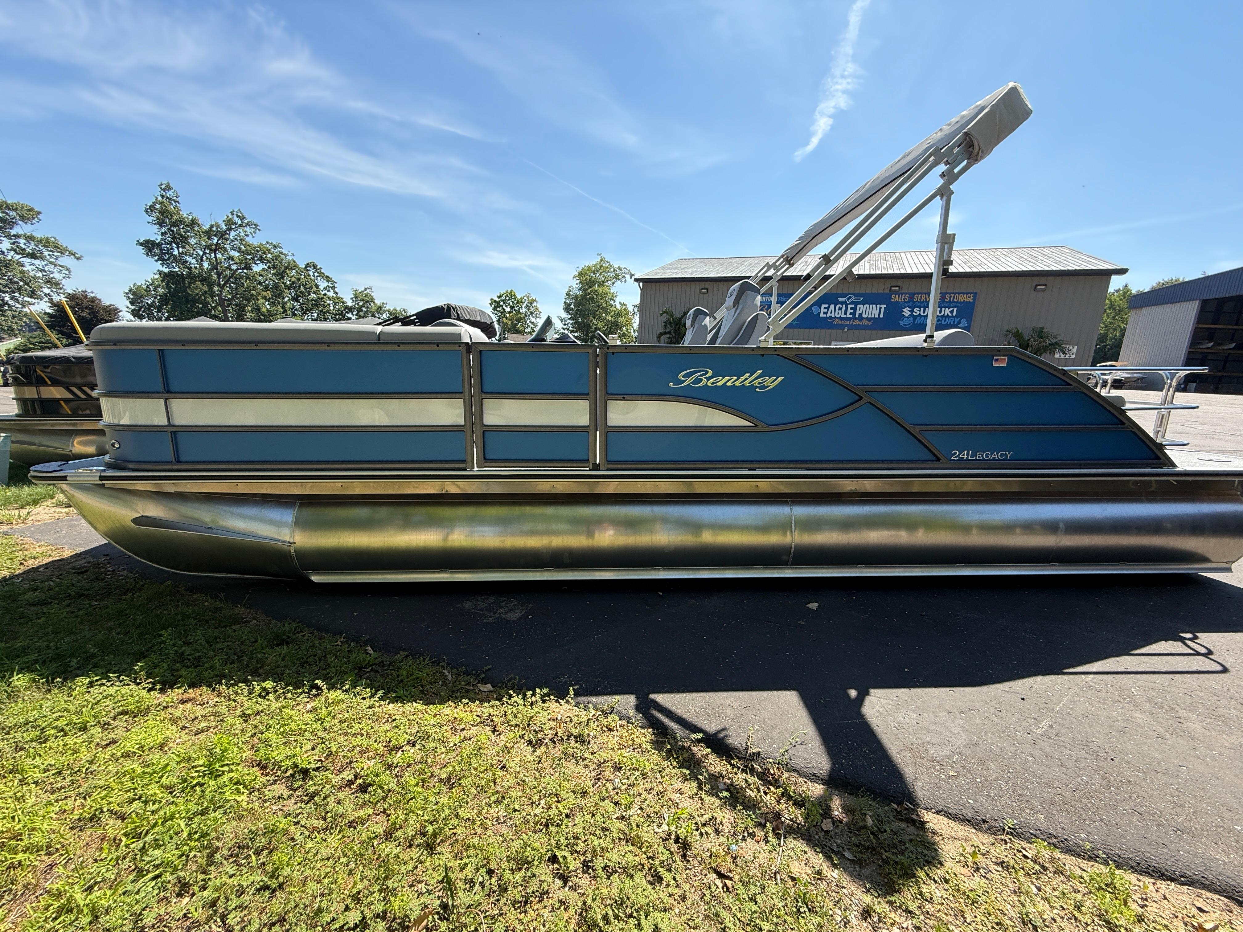 2026 Bentley Pontoons Legacy 243 Swingback Dual Capt.