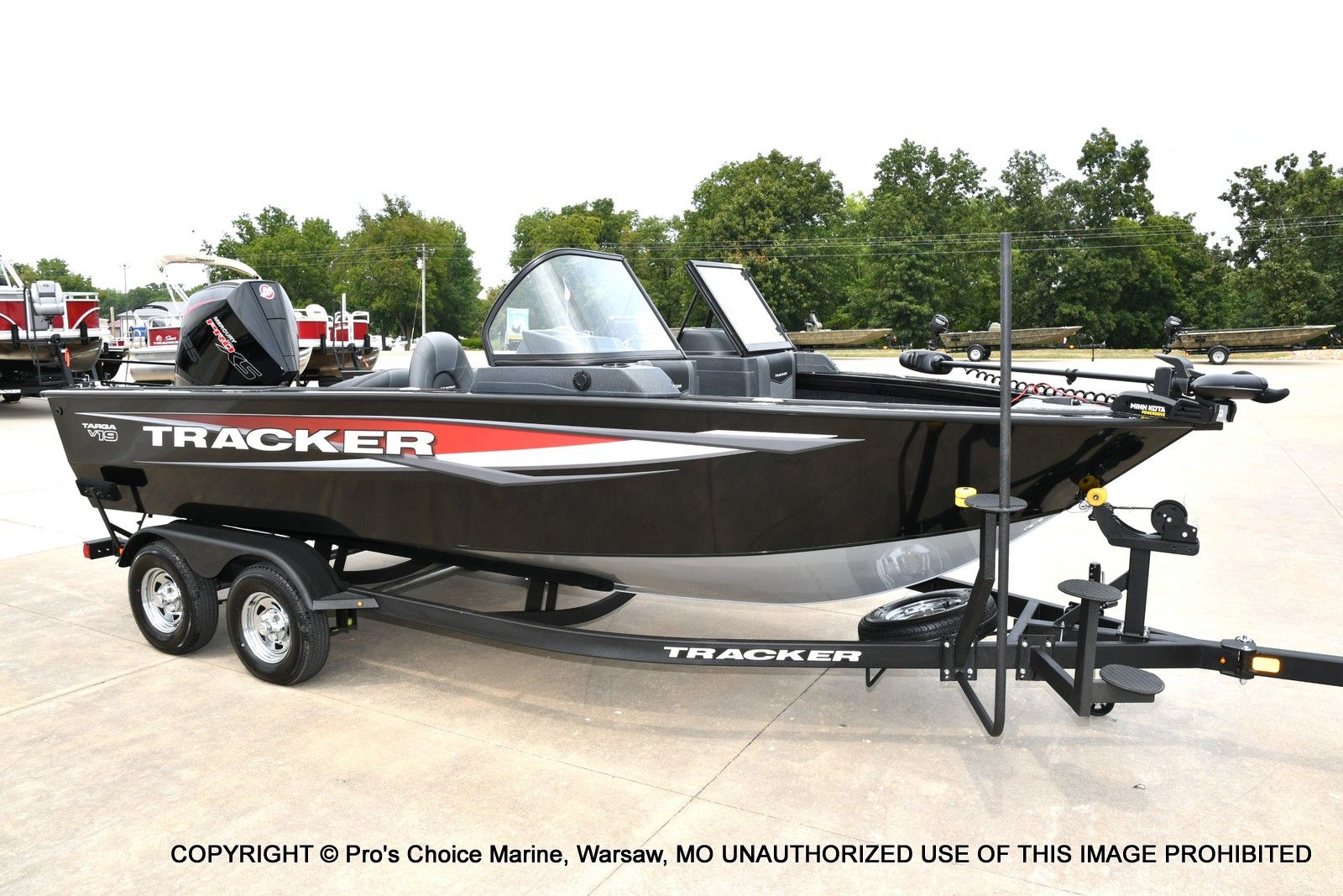2026 Tracker Targa V-19 Walk-Thru w/225HP Pro-XS
