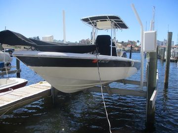 2018 NauticStar 2400 Sport