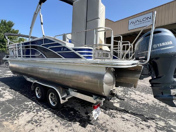 2022 Bennington 23LSB