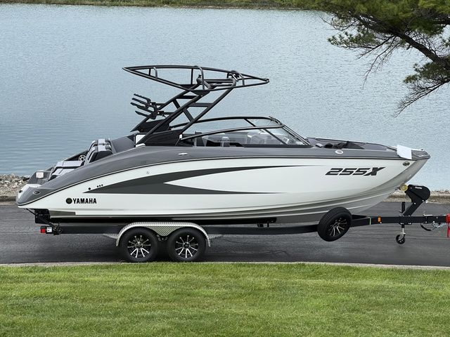 2025 Yamaha Boats 255XE