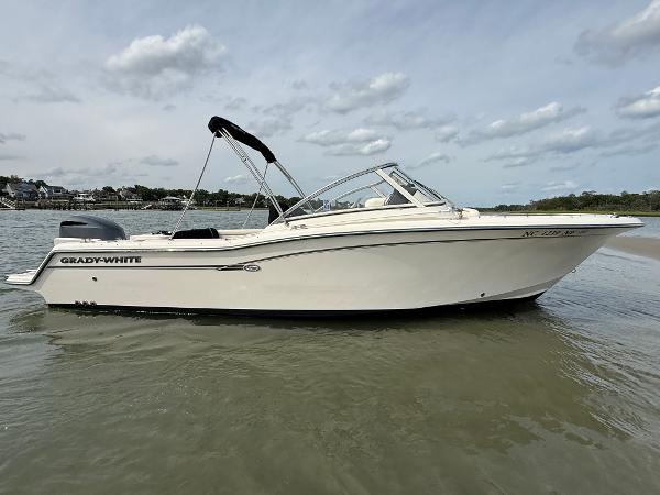 2017 Grady-White Freedom 235