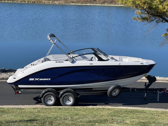 2025 Yamaha Boats SX220 Only 1 Yacht Blue Left!
