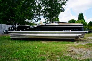 Avalon Catalina Platinum Rear Lounger - 25' 2020 Avalon Catalina Platinum Rear Lounger pontoon boat on grass, side view.
