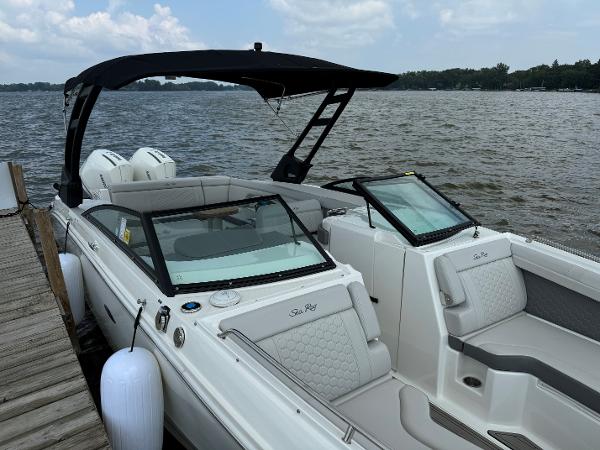 2023 Sea Ray SDX 290 Outboard
