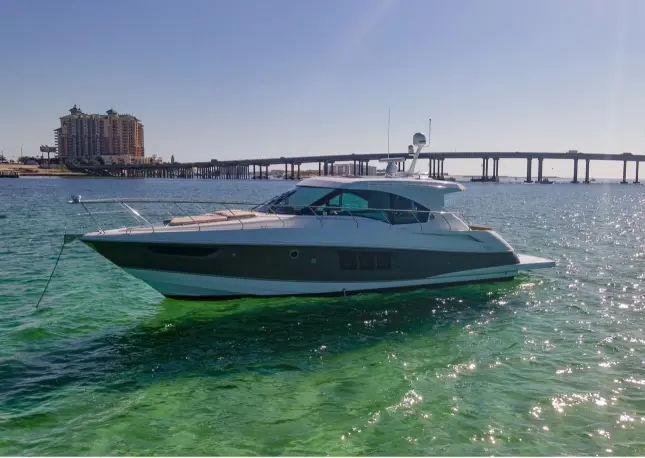 2014 Cruisers Yachts 45 Cantius