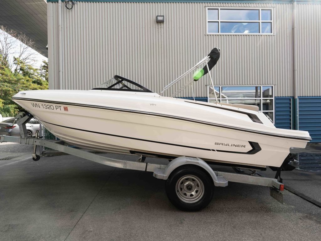 2022 Bayliner VR4 Bowrider I/O