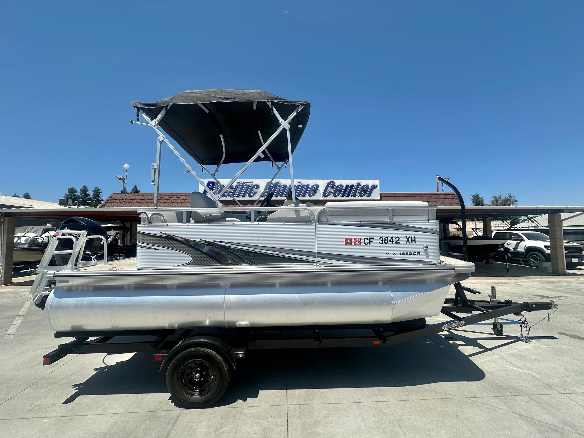 Avalon Venture Cruise 16' w/ 40HP Mercury!