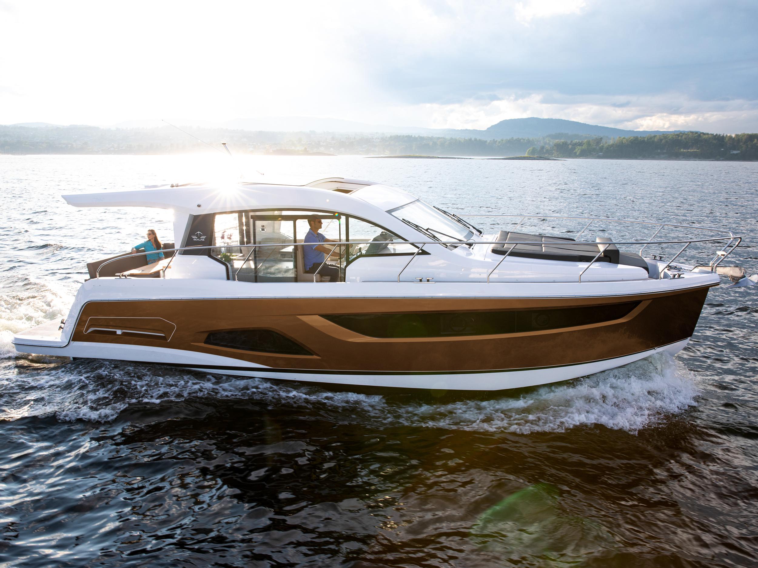 2025 Sealine C390