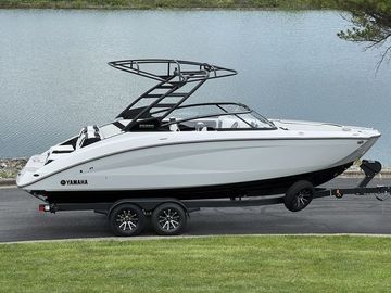2025 Yamaha Boats 252SD Only 1 Mist Gray Left!