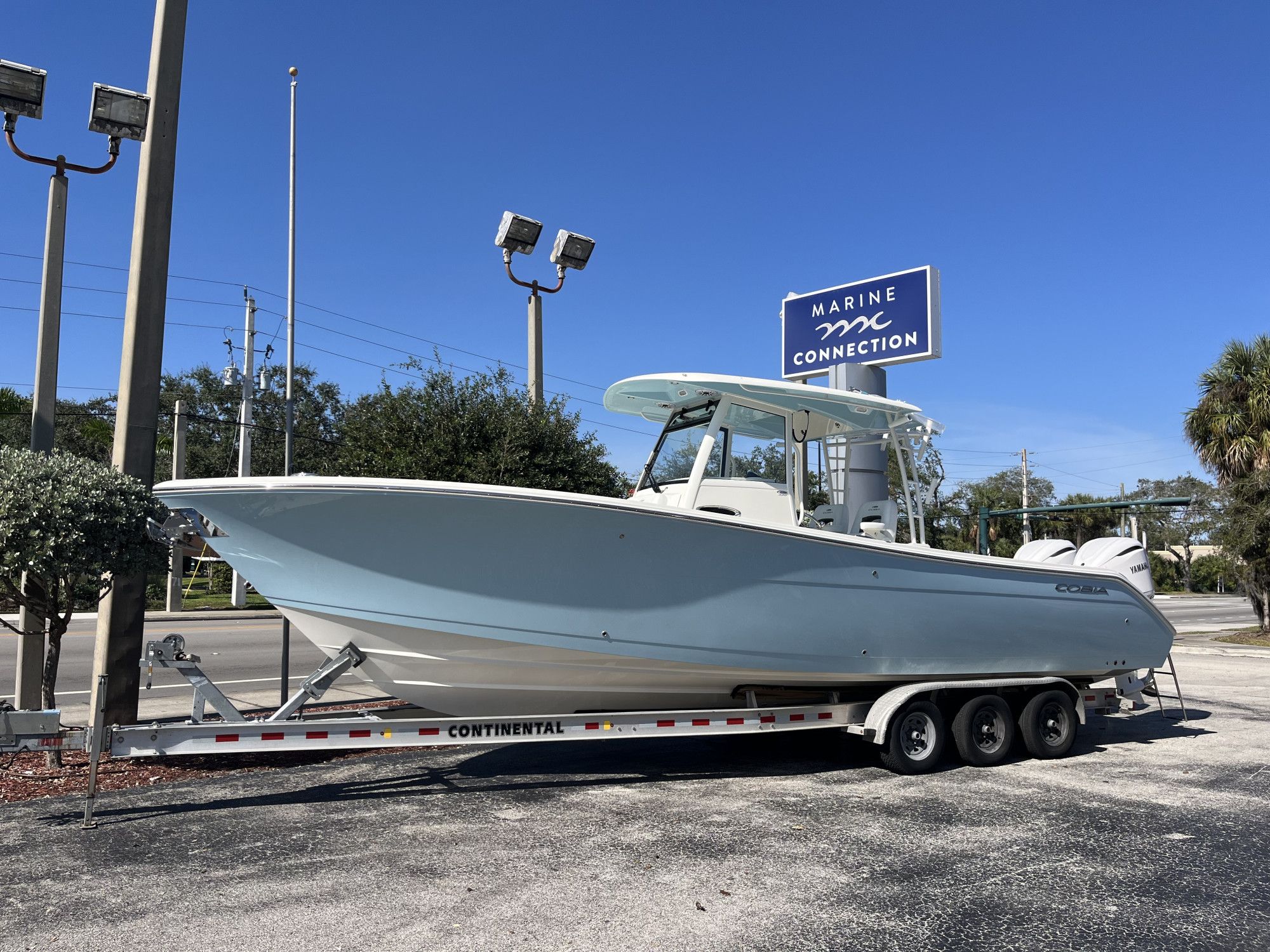2026 Cobia 320 Center Console
