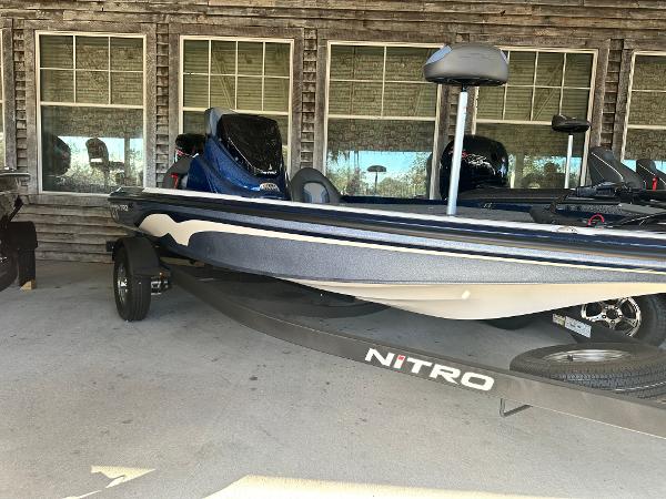 Nitro Z17 2025 Nitro Z17 boat parked outside a rustic building.