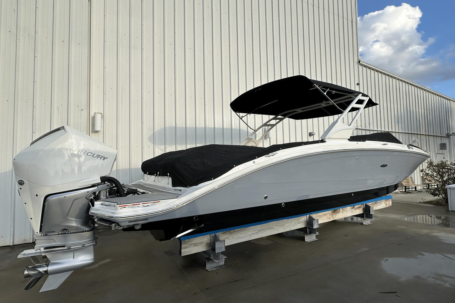2023 Sea Ray SDX 290 Outboard