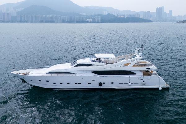 2005 Ferretti Yachts Customerline 112