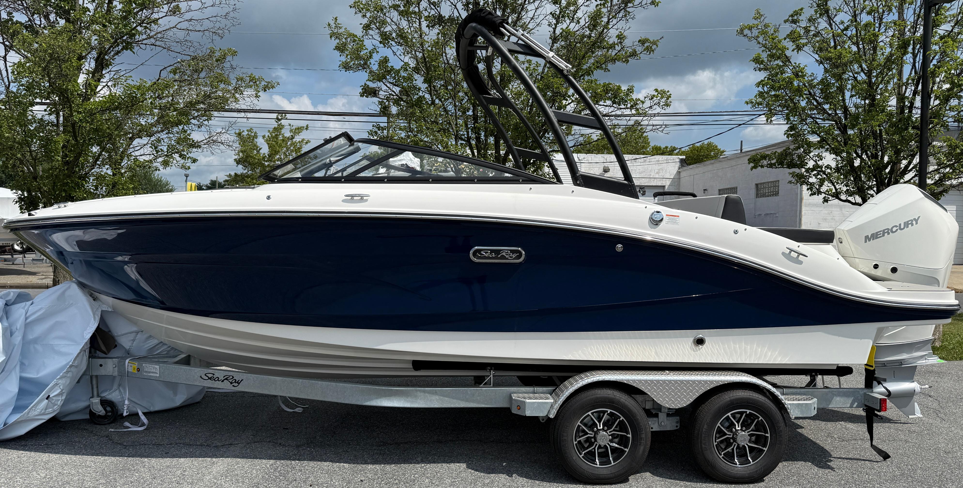 2026 Sea Ray SPX 210 Outboard