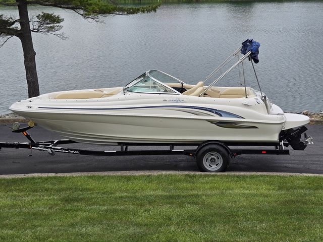 2001 Sea Ray 210 Sundeck