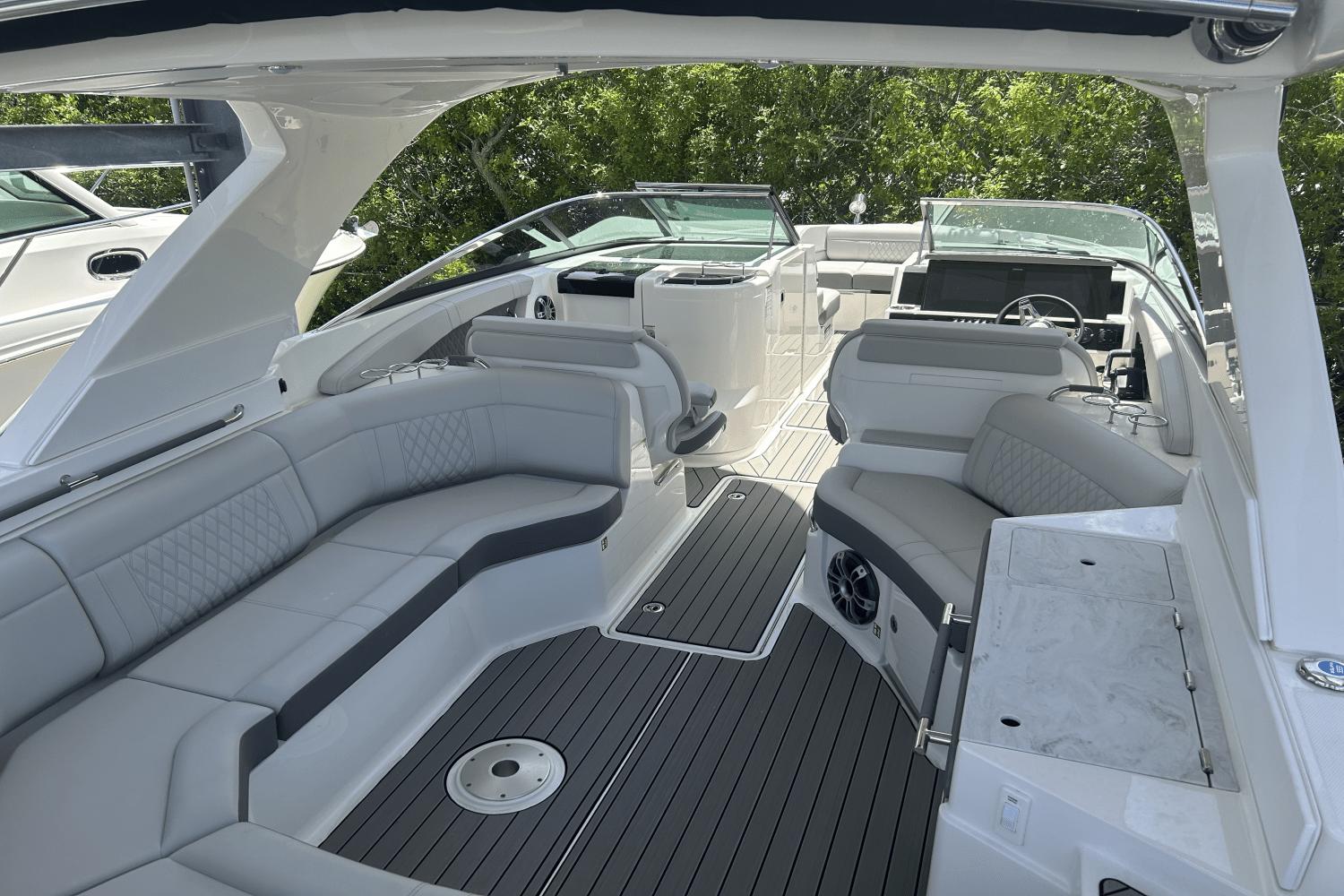 Sea Ray SLX 350 Outboard