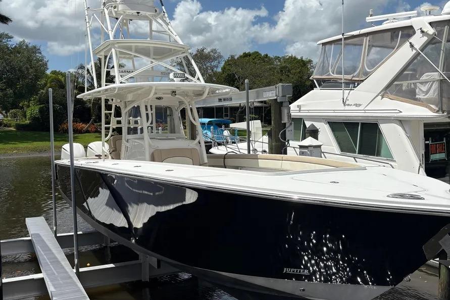 2017 Jupiter 38 FS